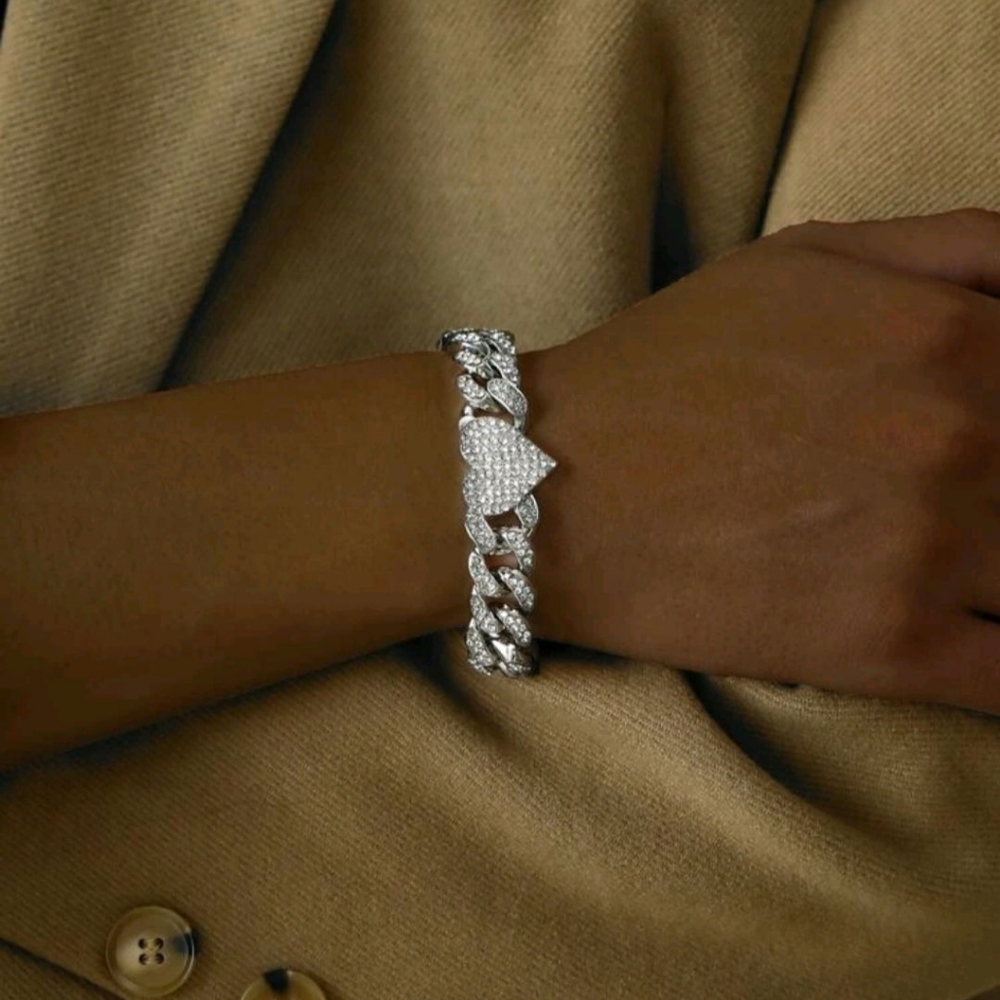 SILVER HEART BRACELET
